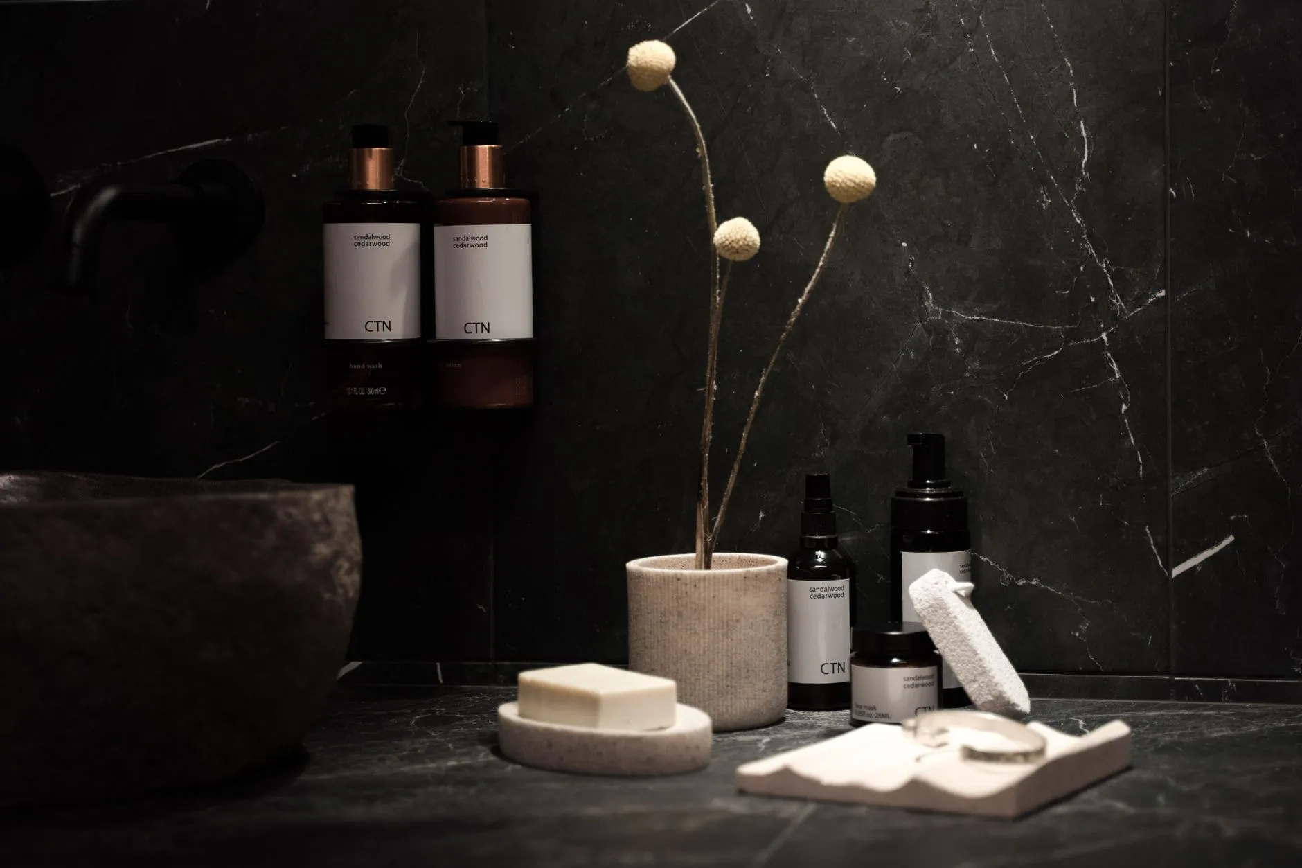 2025年企业宣传片脚本创作新趋势:从技术赋能到品牌故事